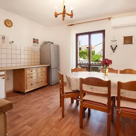Boris - 30 M From Beach Apartment Trogir