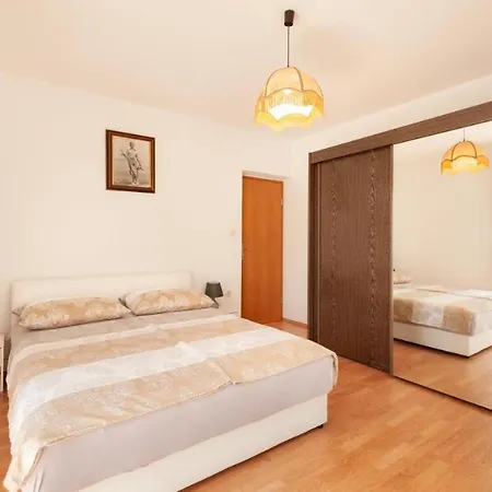 Boris - 30 M From Beach Apartment Trogir