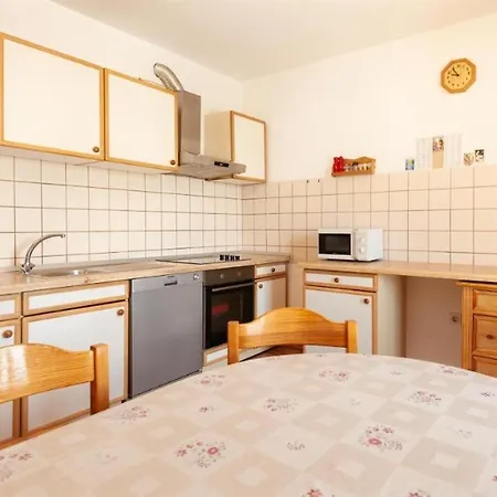 Boris - 30 M From Beach Apartment