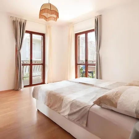 Boris - 30 M From Beach Apartment *